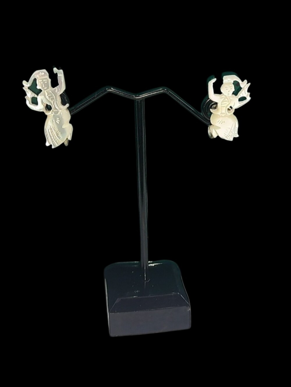Hand Carved Mother of Pearl Figural Screw Back Earrings 1.25" NWOT
